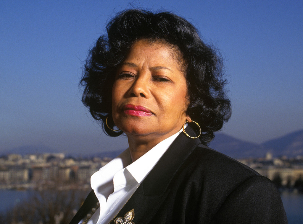 Katherine Jackson S Complicated World How The Matriarch Has Remained The Unbreakable Center Of Her Family Through Scandal Tragedy E Online